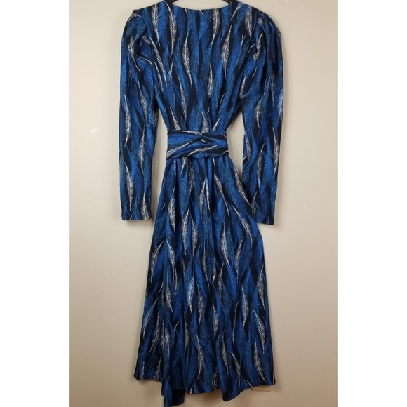 HAPPYxNATURE Alpha Feather-Print Crepe Wrap - Picture 11 of 12